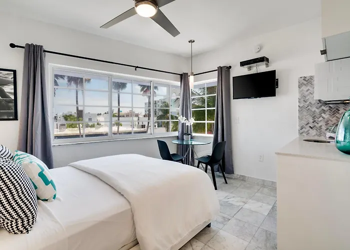 Best Location By The Beach ! Free Wifi - Tv - All Amenities